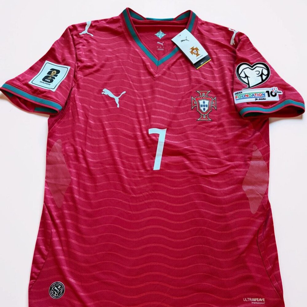 Portugal 2026 Red Soccer Jersey Ronaldo #7 Size L NEW - Picture 3 of 10